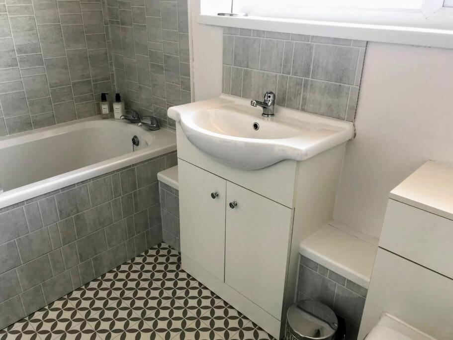 Aspen House Villa Бирмингам Екстериор снимка
